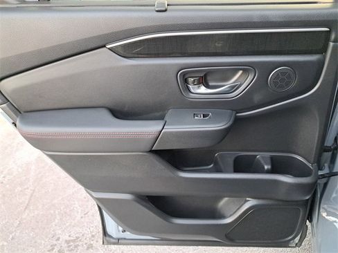 Certified 2025 Honda Pilot Black Edition image 13