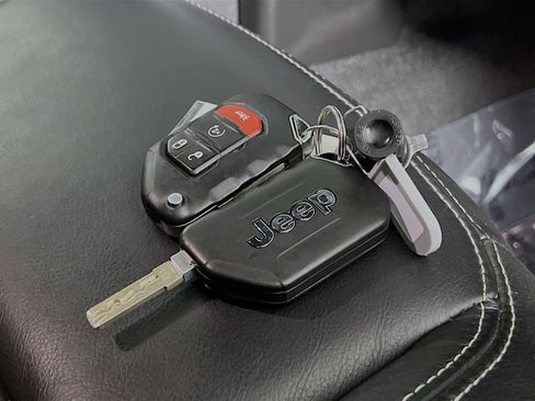 Used 2023 Jeep Wrangler Unlimited Sahara w/ Cold Weather Group image 36