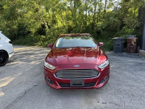 Used 2015 Ford Fusion SE w/ Equipment Group 202A FWD image 2