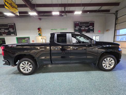Used 2020 Chevrolet Silverado 1500 Custom w/ Custom Value Package image 5