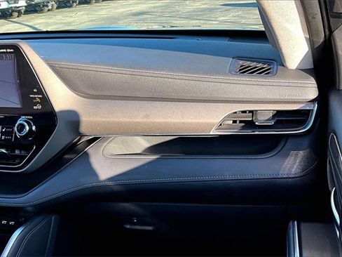 Used 2021 Toyota Highlander Limited image 27