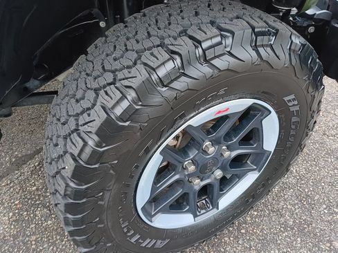 Used 2022 Jeep Wrangler Unlimited Rubicon w/ Cold Weather Group AWD/4WD image 4