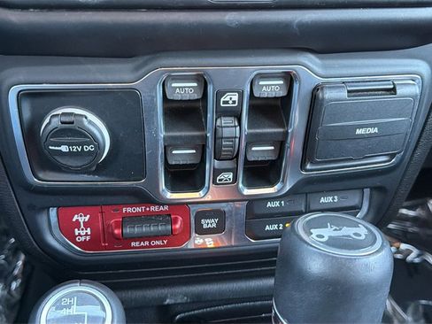 Used 2019 Jeep Wrangler Unlimited Rubicon w/ Cold Weather Group image 36