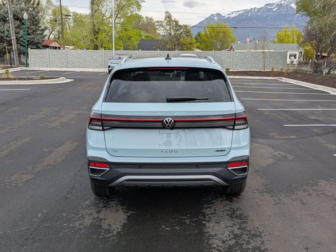 New 2026 Volkswagen Taos SE image 7