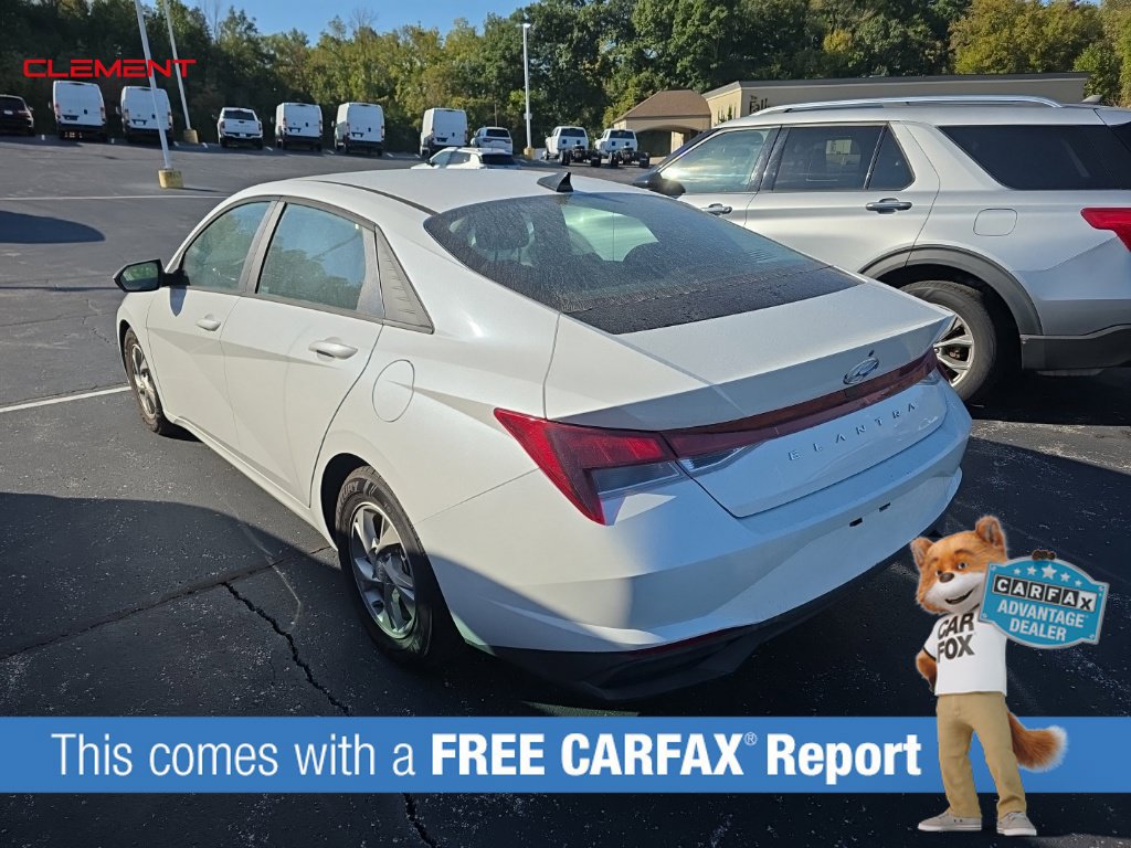 Used 2021 Hyundai Elantra SE FWD image 2