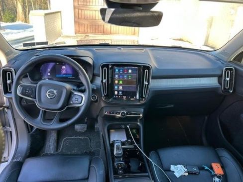 Used 2023 Volvo XC40 B5 Plus w/ Climate Package image 13