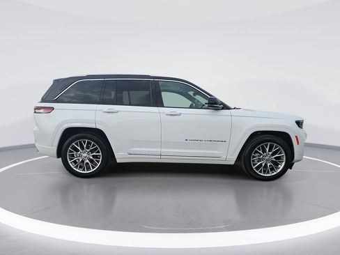 Used 2023 Jeep Grand Cherokee Summit w/ Luxury Tech Group V AWD/4WD image 2