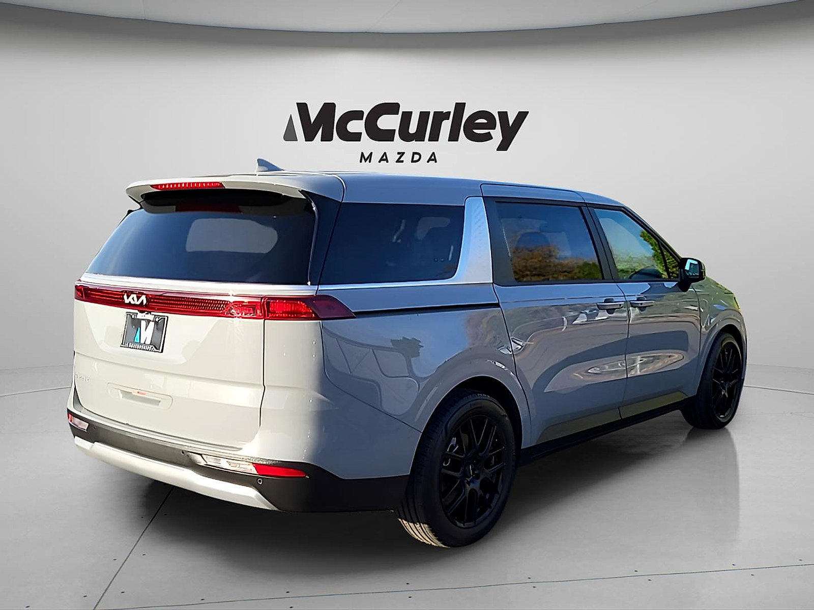 Used 2024 Kia Carnival EX FWD image 7