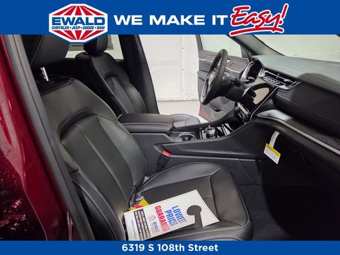 New 2025 Jeep Grand Cherokee Limited image 8