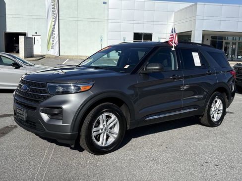 Used 2024 Ford Explorer XLT image 6