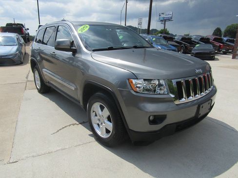 Used 2012 Jeep Grand Cherokee Laredo w/ Laredo E Group image 2