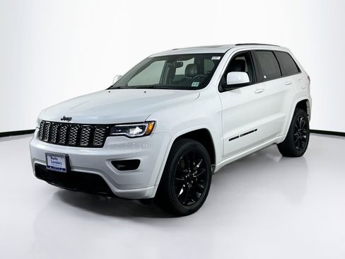 Used 2022 Jeep Grand Cherokee Laredo X AWD/4WD image 1