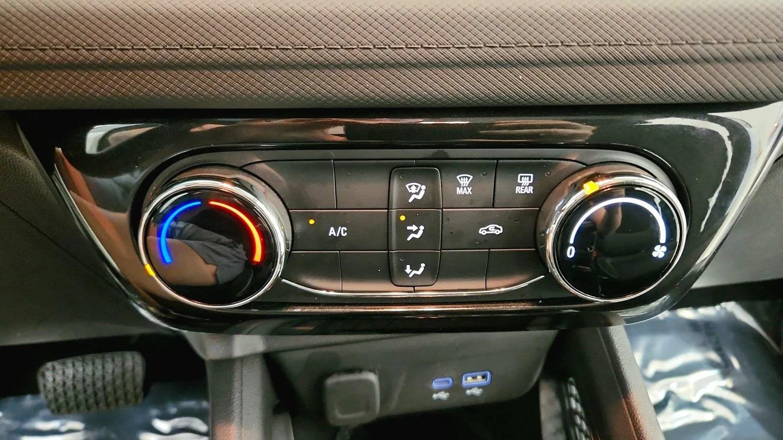 Used 2025 Chevrolet TrailBlazer LT AWD/4WD image 23