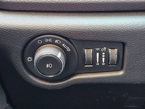 New 2026 Chrysler Pacifica Select FWD image 17