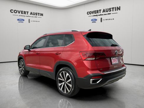Used 2022 Volkswagen Taos SE image 3