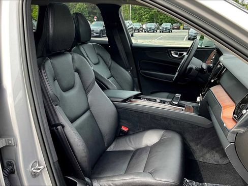 Certified 2023 Volvo XC60 B5 Plus image 7