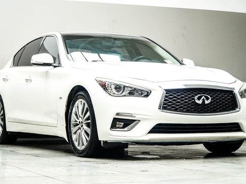 Used 2018 INFINITI Q50 Luxe w/ Essential Package (3.0T Luxe) RWD image 4