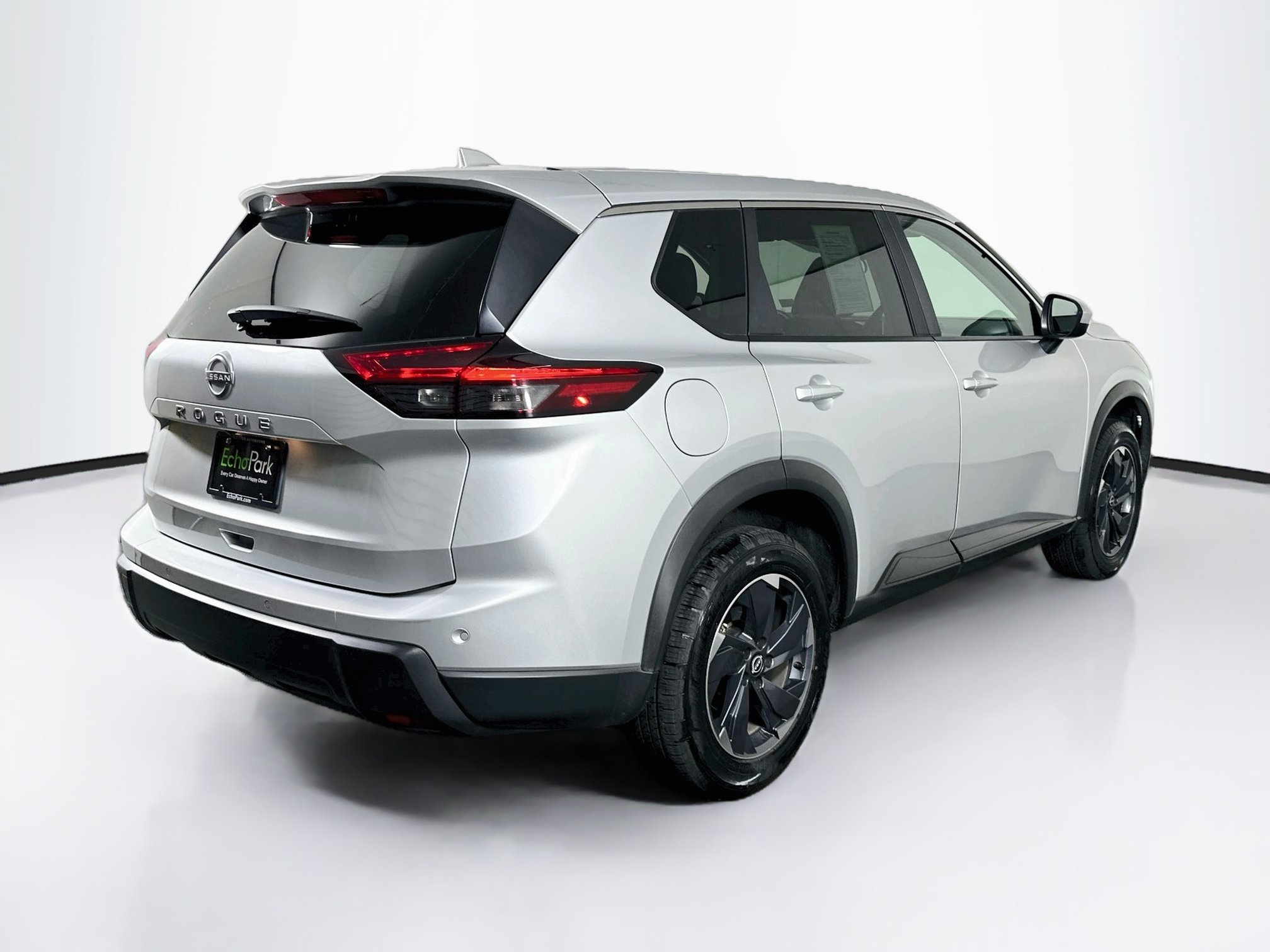Used 2025 Nissan Rogue SV FWD image 9