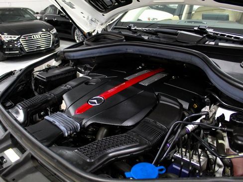 Used 2019 Mercedes-Benz GLE 43 AMG 4MATIC w/ Premium 2 Package image 43