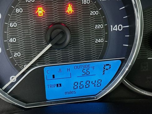 Used 2015 Toyota Corolla LE image 13