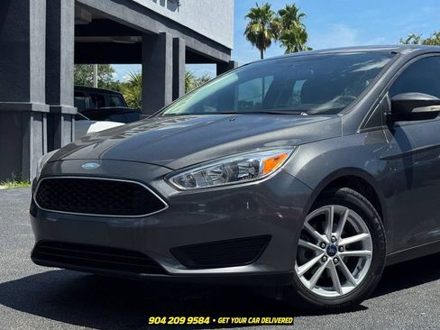 Used 2016 Ford Focus SE FWD image 2