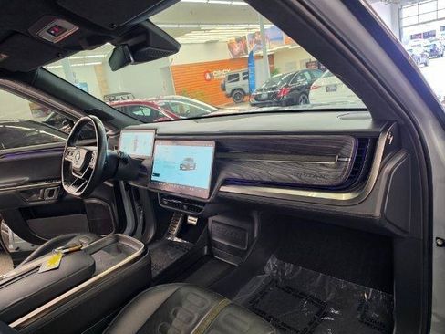 Used 2022 Rivian R1T Adventure AWD/4WD image 8