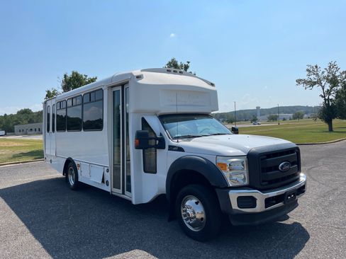 Used 2016 Ford F550 2WD Regular Cab Super Duty image 7