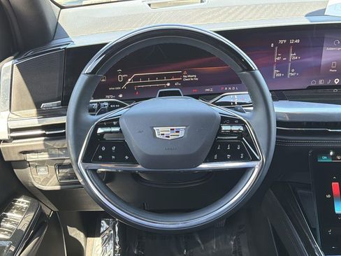 Certified 2025 Cadillac Escalade ESV Premium Luxury image 8