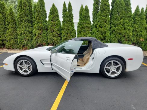 Used 2000 Chevrolet Corvette Convertible w/ Performance Handling Pkg image 16