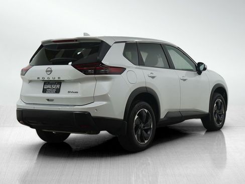 Used 2024 Nissan Rogue SV image 5