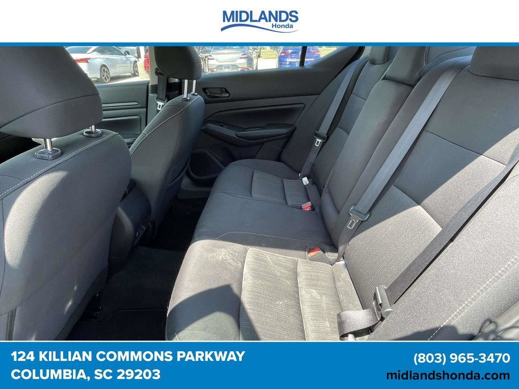 Used 2025 Nissan Altima 2.5 SV FWD image 9