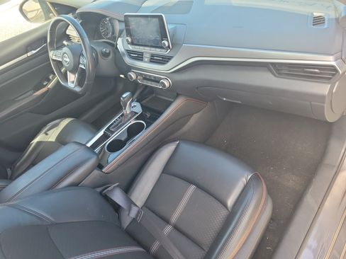 Used 2024 Nissan Altima 2.5 SR FWD image 9