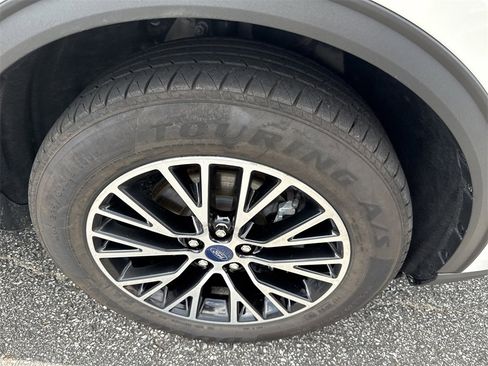 Used 2024 Ford Escape SE image 12