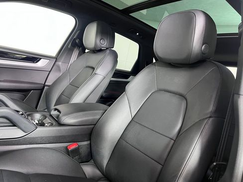 Certified 2024 Porsche Cayenne AWD/4WD image 5