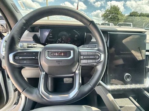 Certified 2026 GMC Acadia Elevation w/ Elevation Premium Package FWD image 11