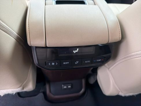 Used 2022 Toyota Highlander XLE image 24