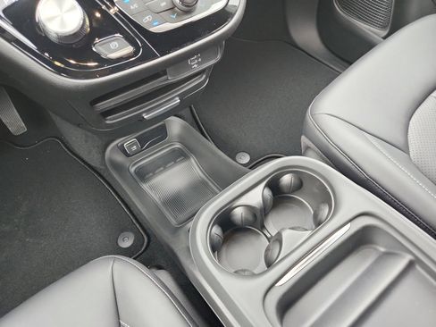 New 2027 Chrysler Pacifica Select FWD image 21