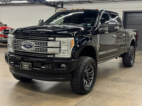 Used 2018 Ford F250 Platinum w/ Platinum Ultimate Package AWD/4WD image 3