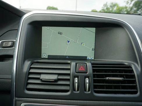 Used 2016 Volvo XC60 T5 Premier w/ Proximity Package FWD image 11