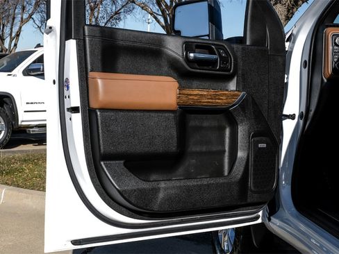 Used 2022 Chevrolet Silverado 2500 High Country w/ Safety Package II image 46