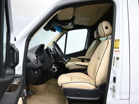 Used 2020 Mercedes-Benz Sprinter 2500 image 8