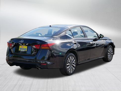 Used 2024 Nissan Altima 2.5 SV w/ SV Premium Package AWD/4WD image 7
