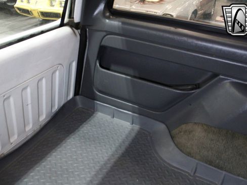 Used 1992 Ford Bronco XLT image 16