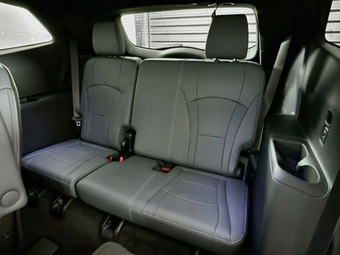 Used 2023 Buick Enclave Essence FWD image 28
