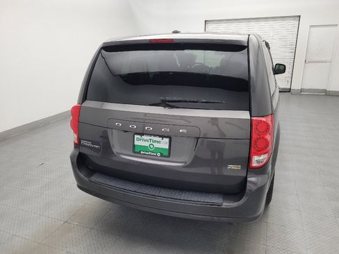 Used 2018 Dodge Grand Caravan SE FWD image 7