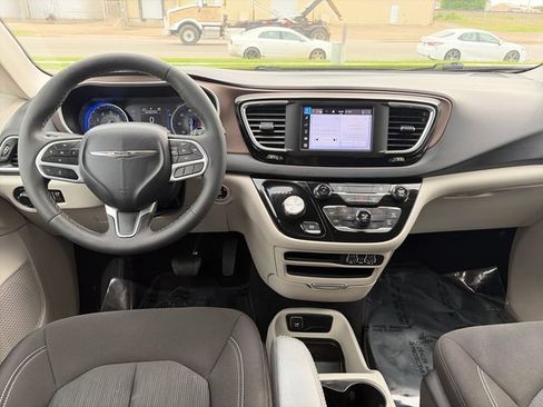 Used 2023 Chrysler Voyager LX FWD image 32