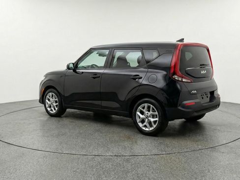Used 2025 Kia Soul LX w/ LX Technology Package FWD image 6