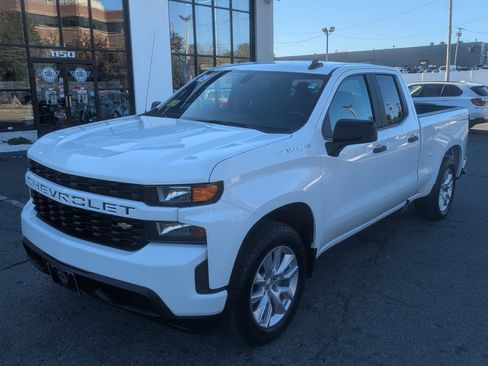 Used 2021 Chevrolet Silverado 1500 Custom image 3