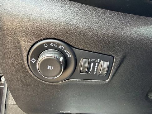 Used 2023 Jeep Compass Trailhawk AWD/4WD image 15
