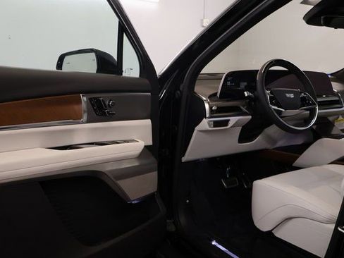 New 2026 Cadillac Vistiq Sport image 5